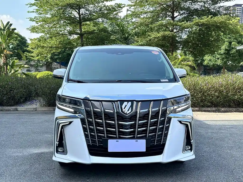 Photo 2 - Toyota Alphard