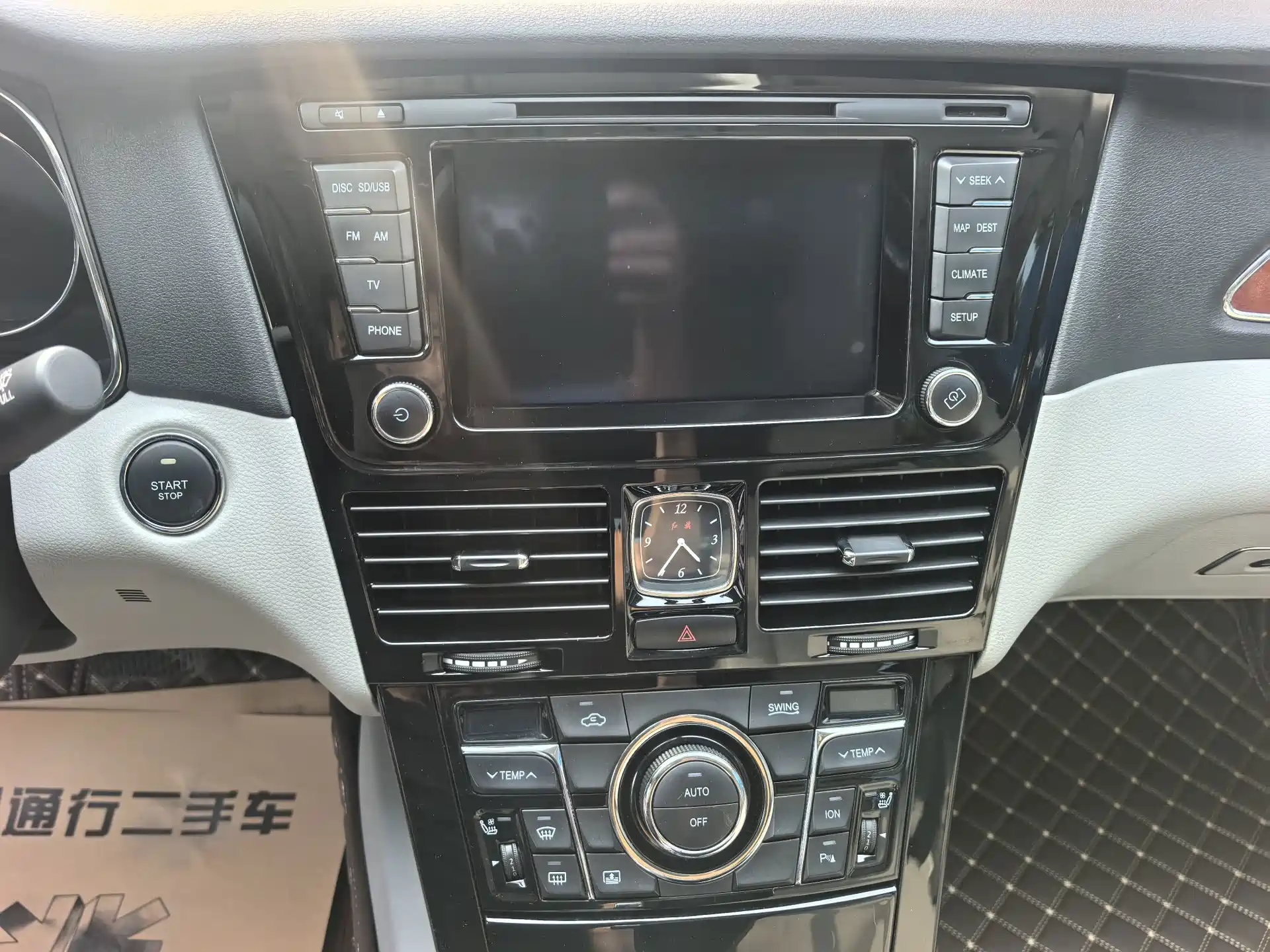Фото 11 - Hongqi H7