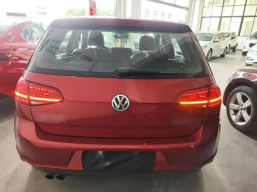 Photo 6 - Volkswagen Golf