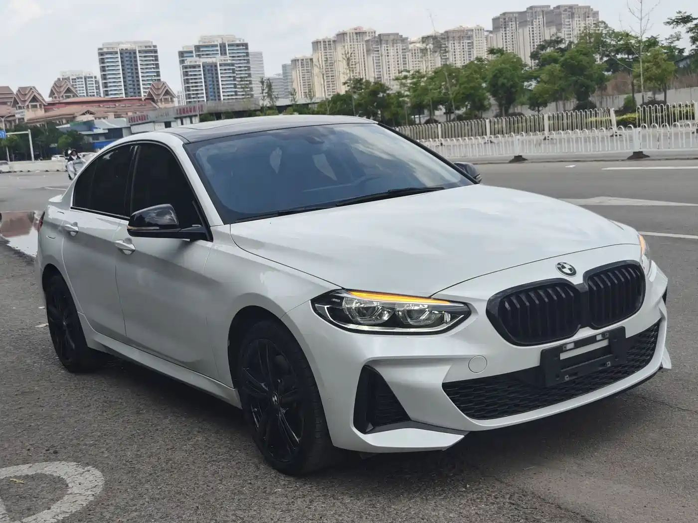 BMW 1 Series 2022 125i M Sport Shadow Edition фото 3