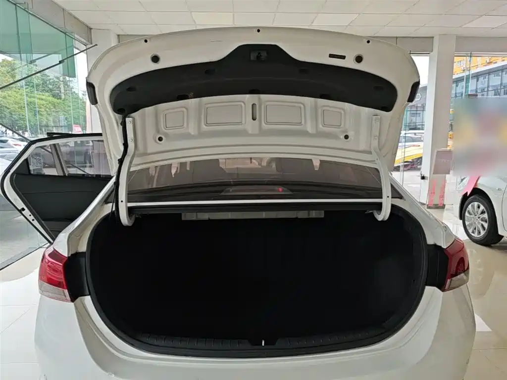 Hyundai Verna 2016 1.4L Automatic Cool Edition GLS фото 19