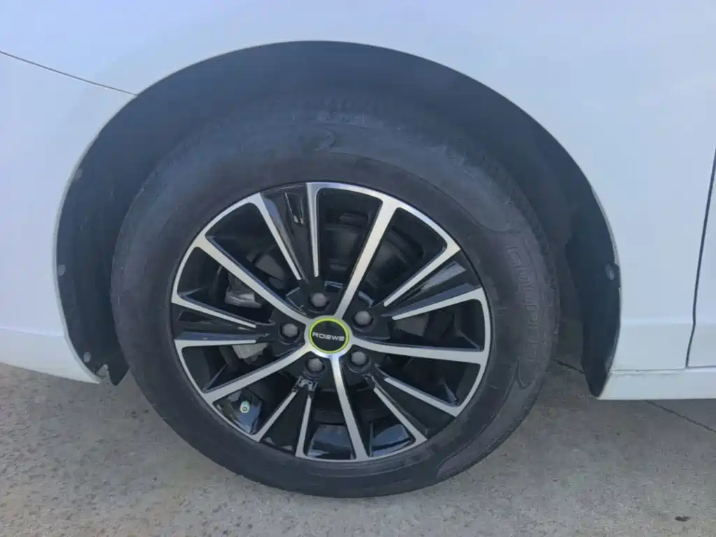 Фото 23 - Roewe i5