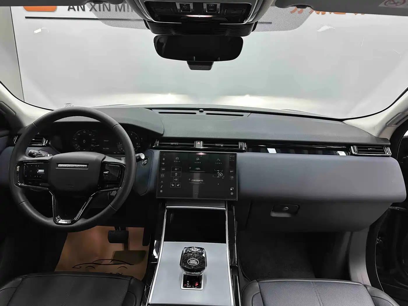 Land Rover Range Rover Velar 2024 S фото 13