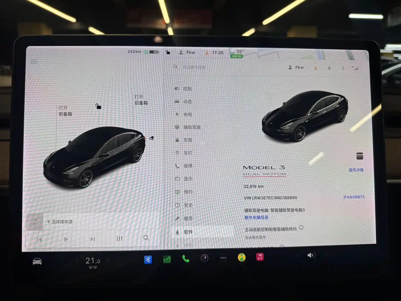 Фото 9 - Tesla Model 3
