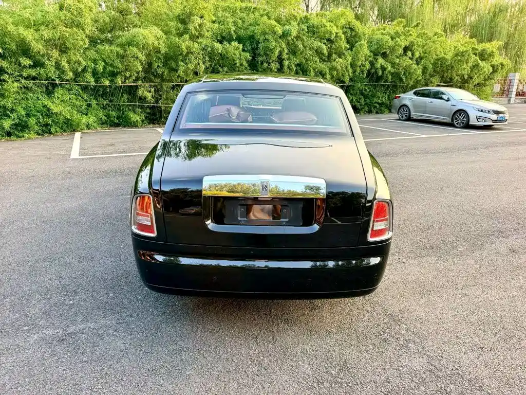 Rolls-Royce Phantom 2012 2013 6.7L Extended Wheelbase (EWB)