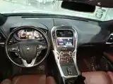 Photo 10 - Lincoln MKX