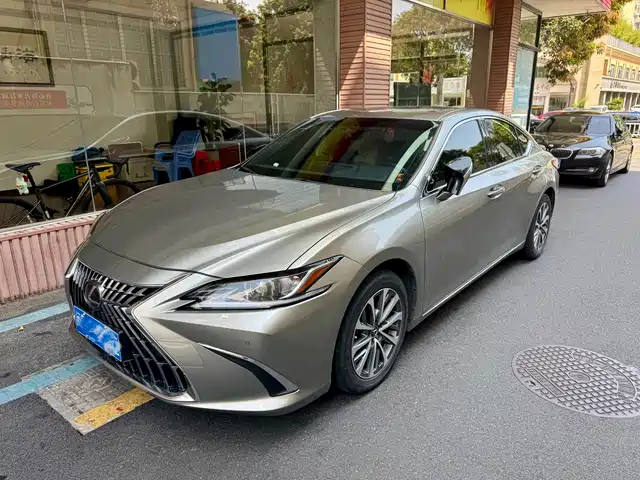 Lexus ES 2022