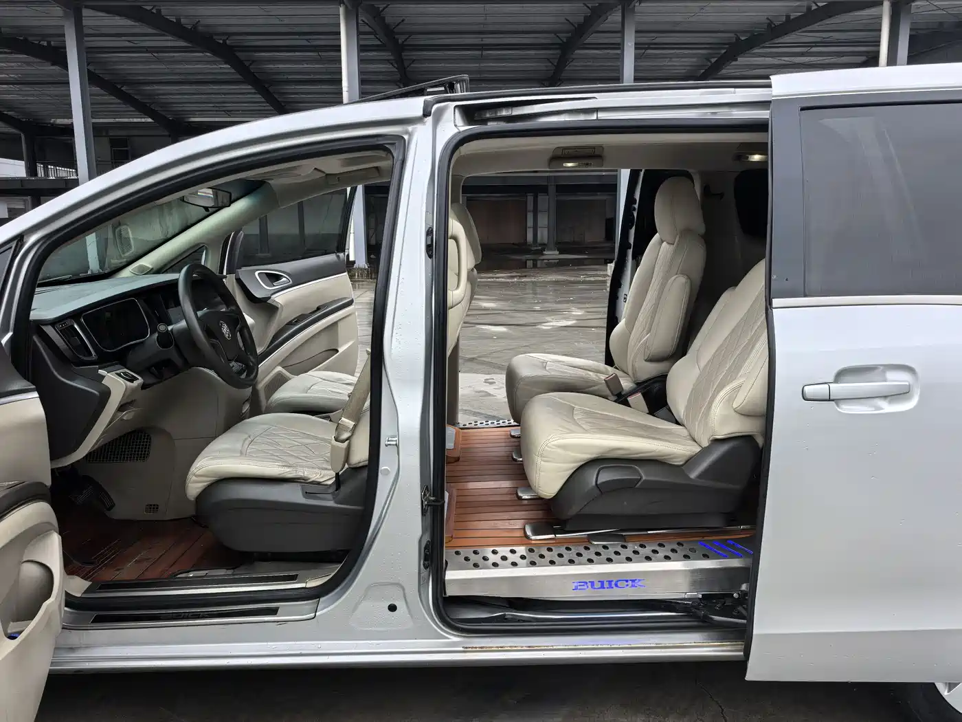 Buick GL8 2013 2.4L CT Luxury Business Comfort Edition фото 13