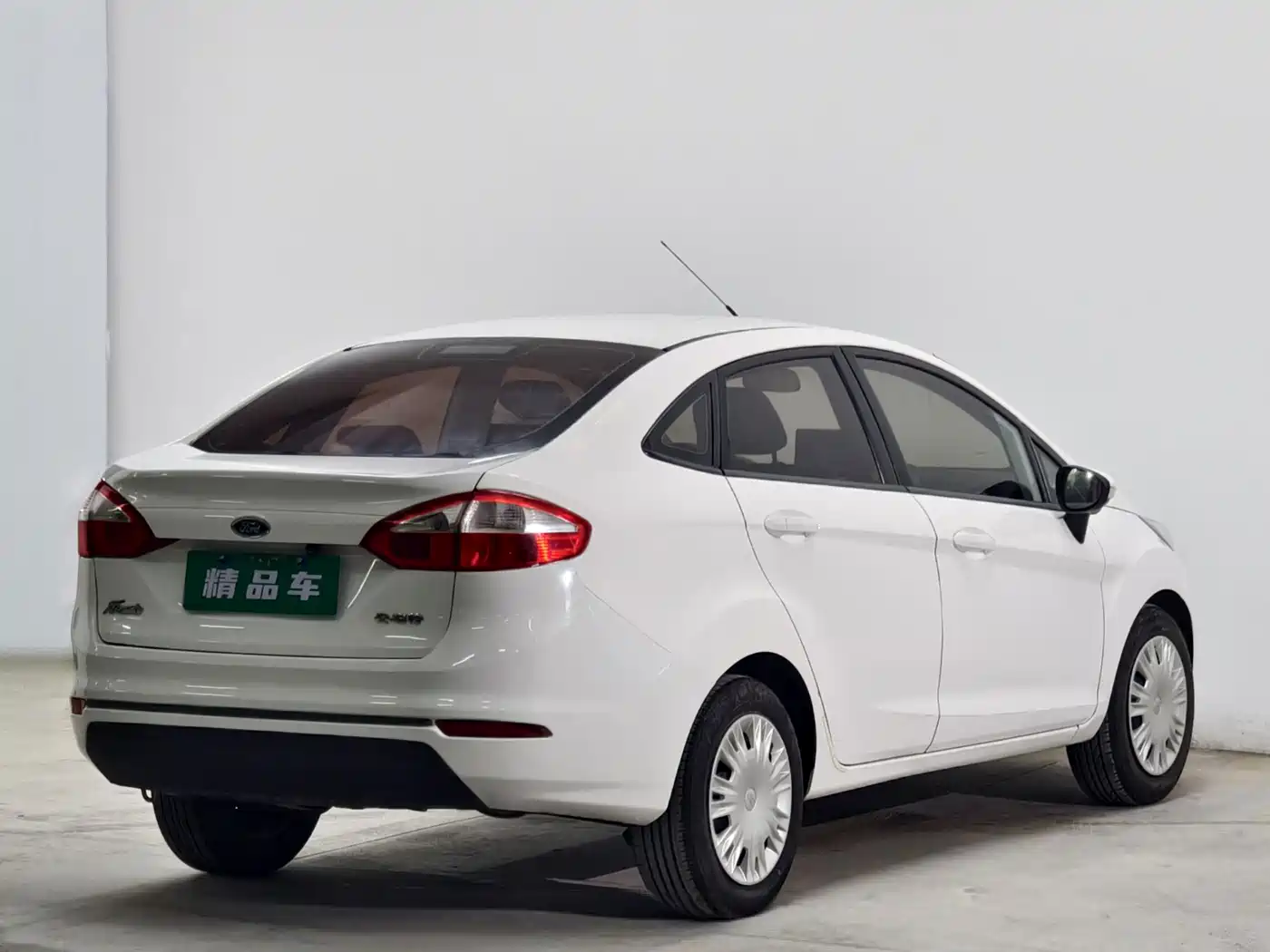 Фото 4 - Ford Fiesta