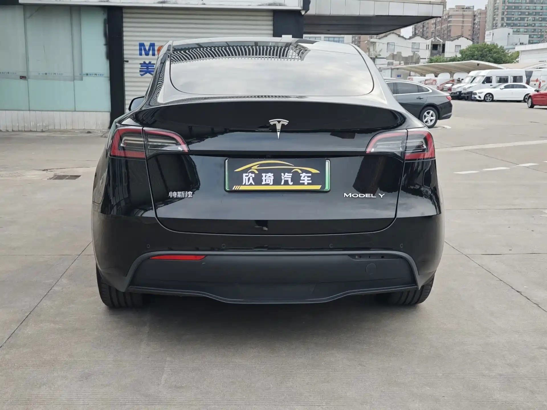 Photo 5 - Tesla Model Y
