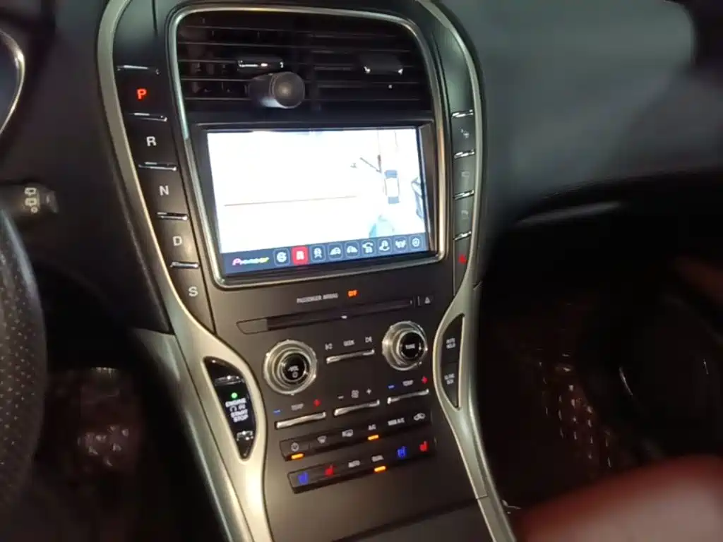 Photo 13 - Lincoln MKX