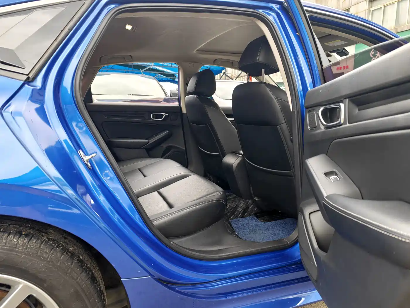 Фото 8 - Honda Civic