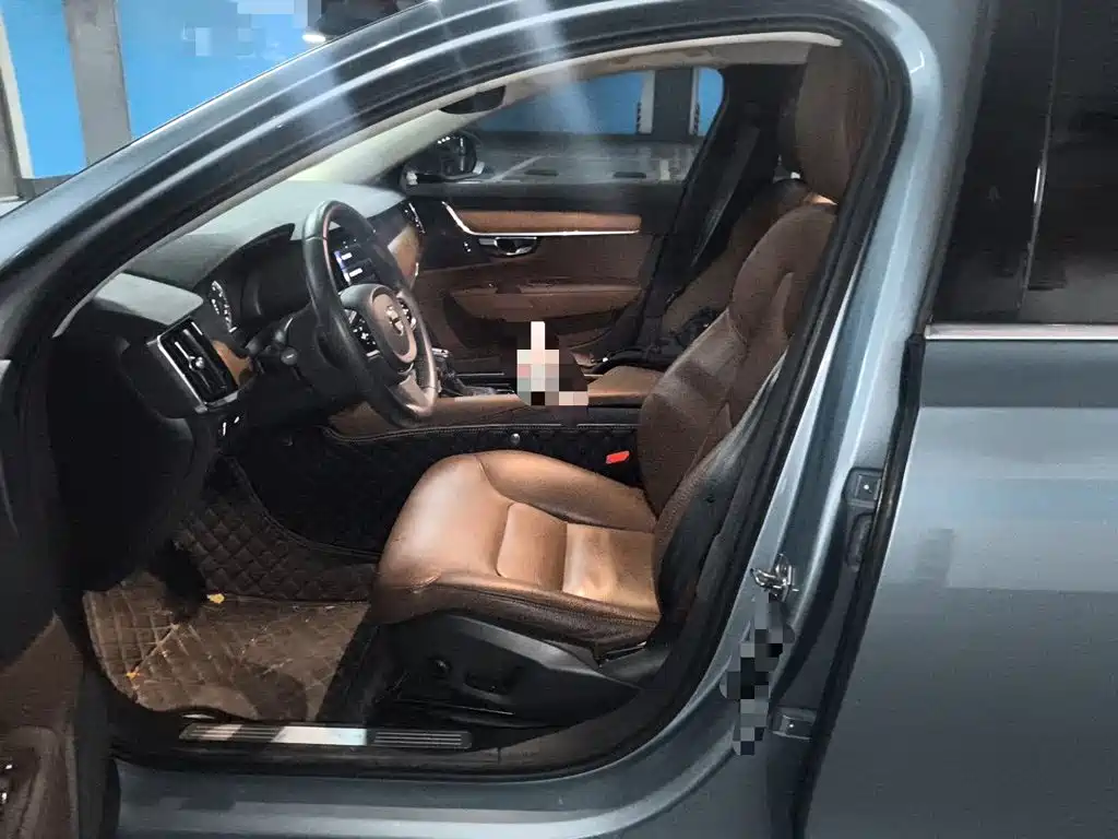 Photo 12 - Volvo S90