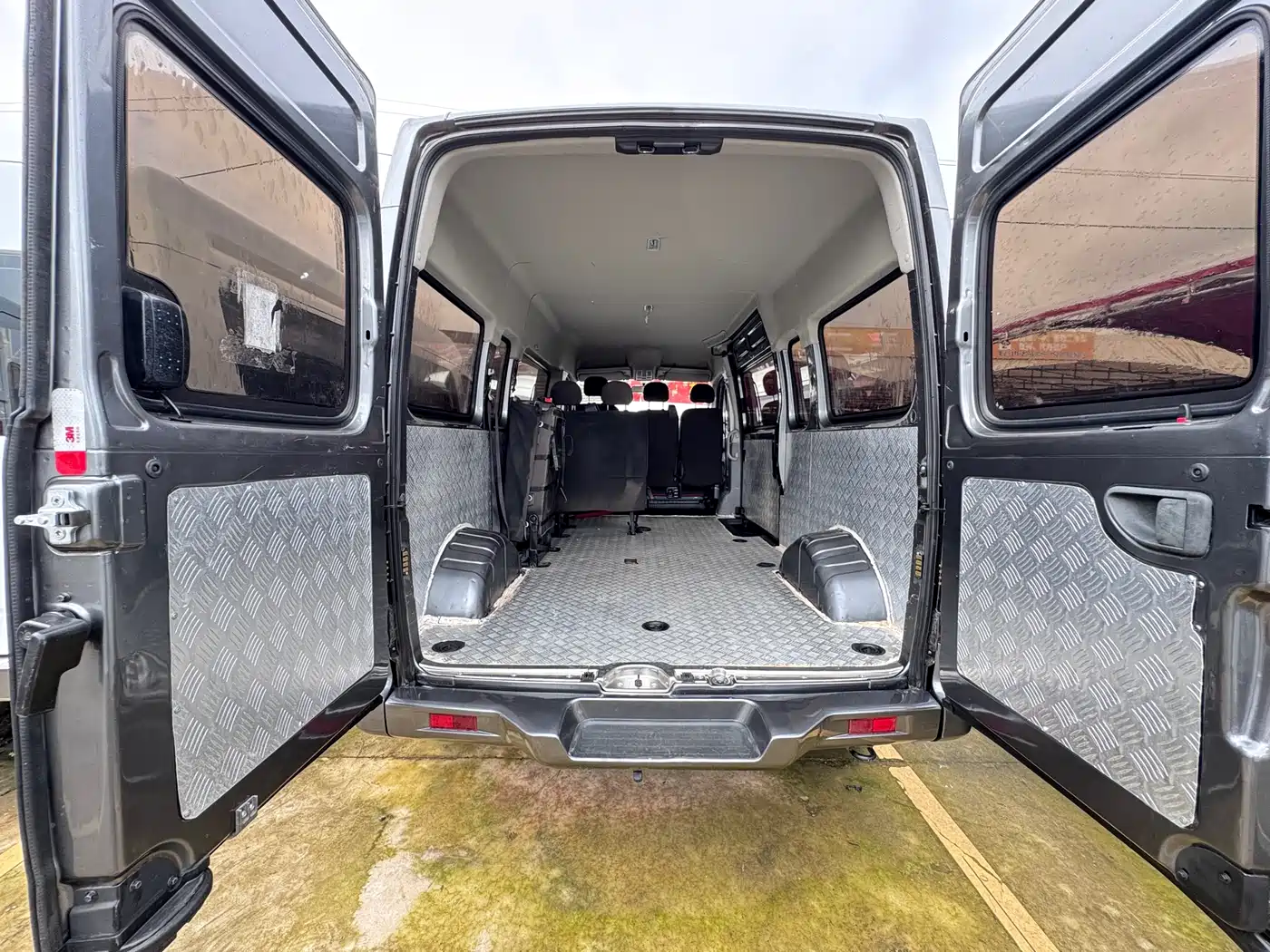 SAIC Maxus Xintu V80 2018 2.5T 6MT Elite Long Wheelbase Medium Roof 7/10 Seater фото 11
