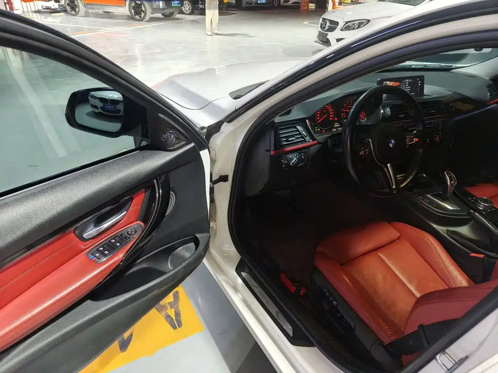 Photo 16 - BMW 3 Series