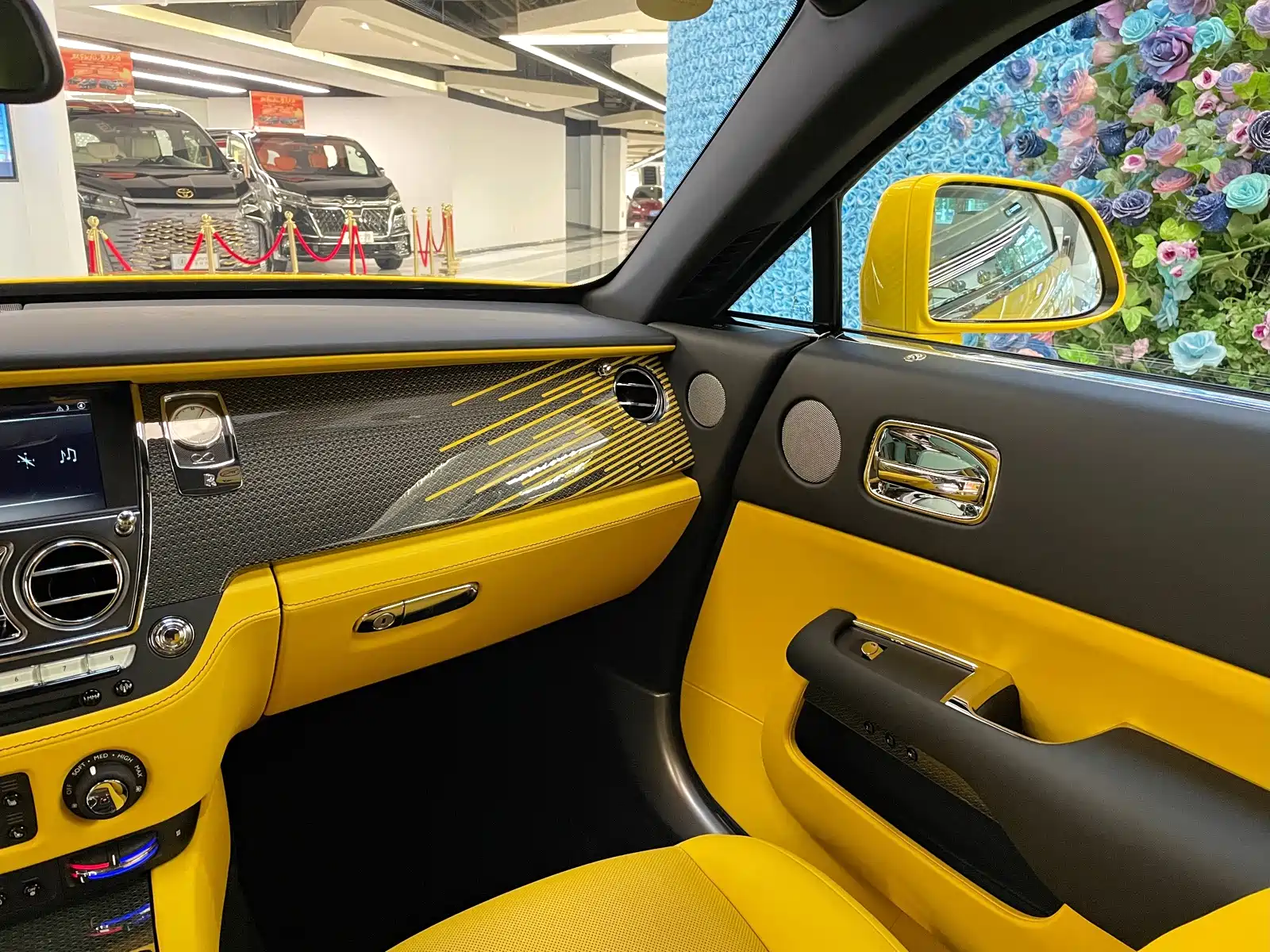 Фото 20 - Rolls-Royce Wraith