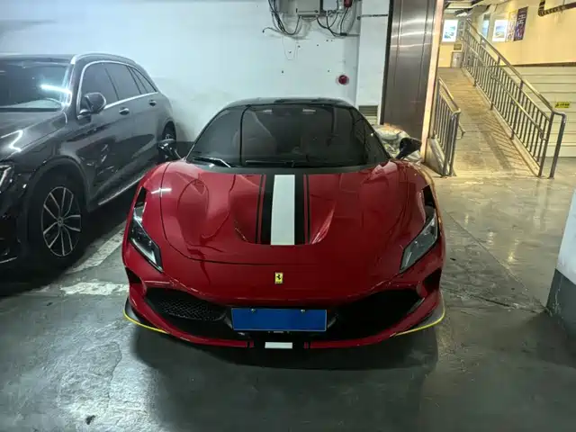 Ferrari F8 Tributo 3.9T V8