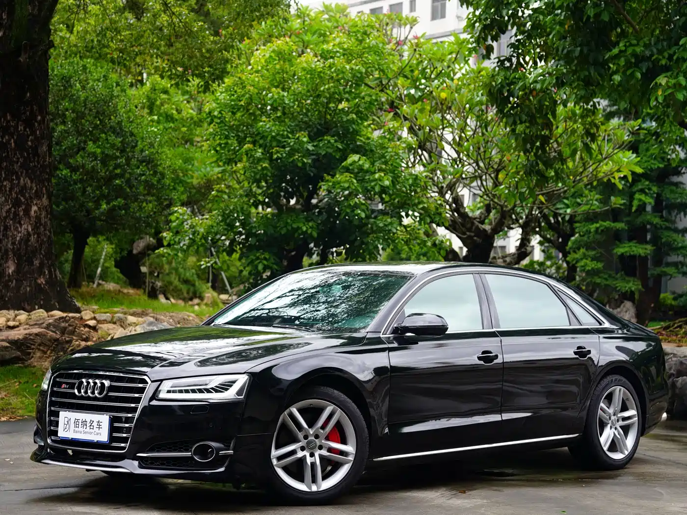 Фото 2 - Audi A8