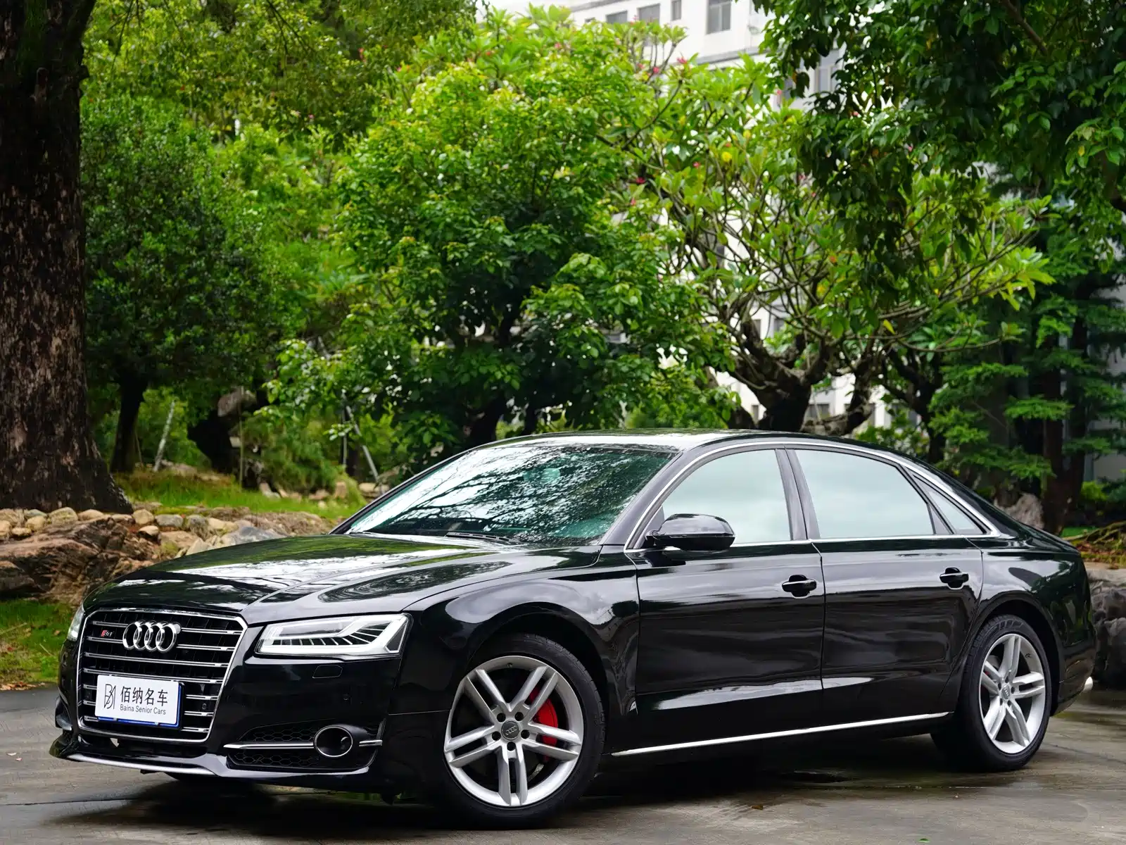 Фото 2 - Audi A8