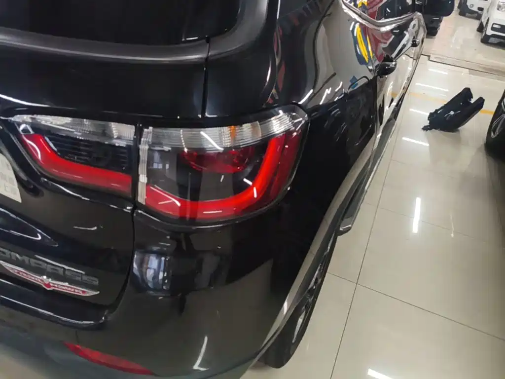 Фото 8 - Jeep Compass