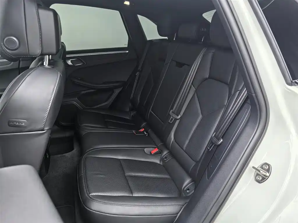 صورة 20 - Porsche Macan