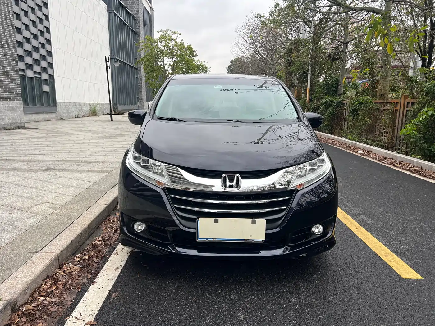 Photo 2 - Honda Odyssey