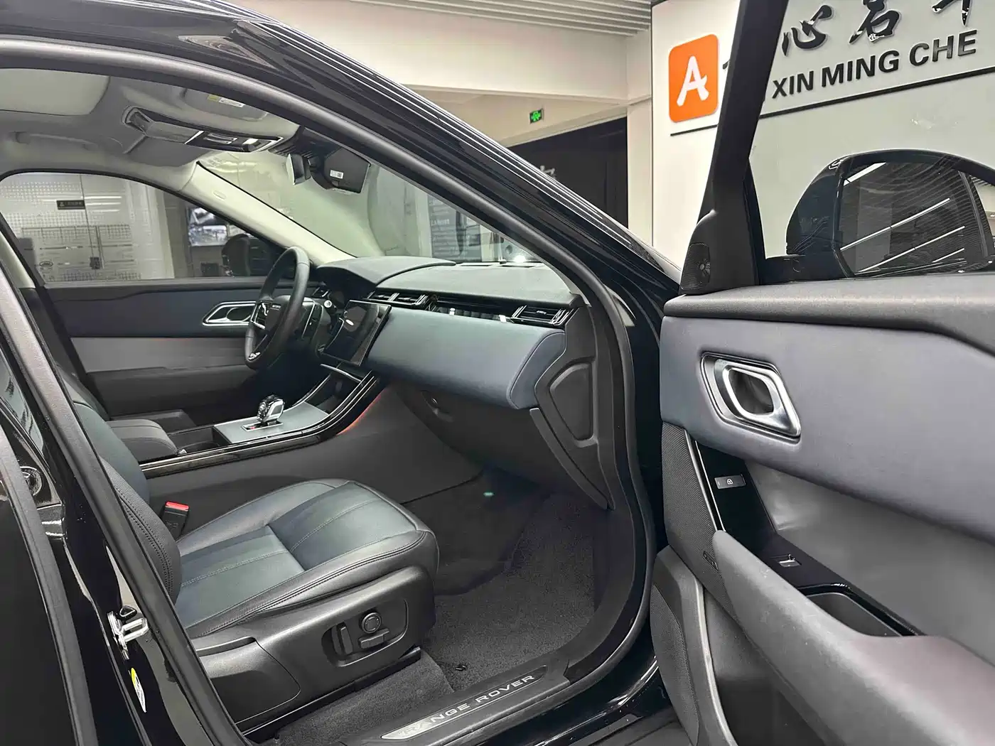 Land Rover Range Rover Velar 2024 S фото 10