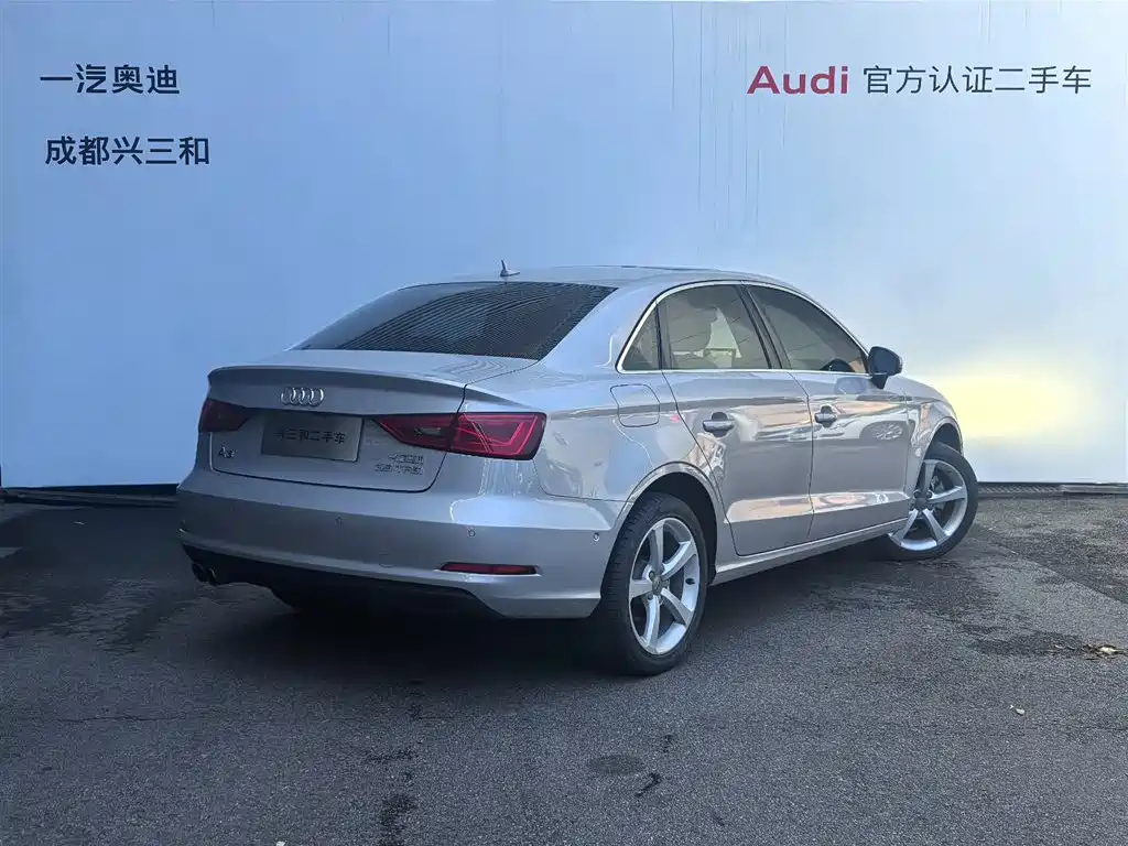 Audi A3 2014 Limousine 35 TFSI Auto Luxury фото 4