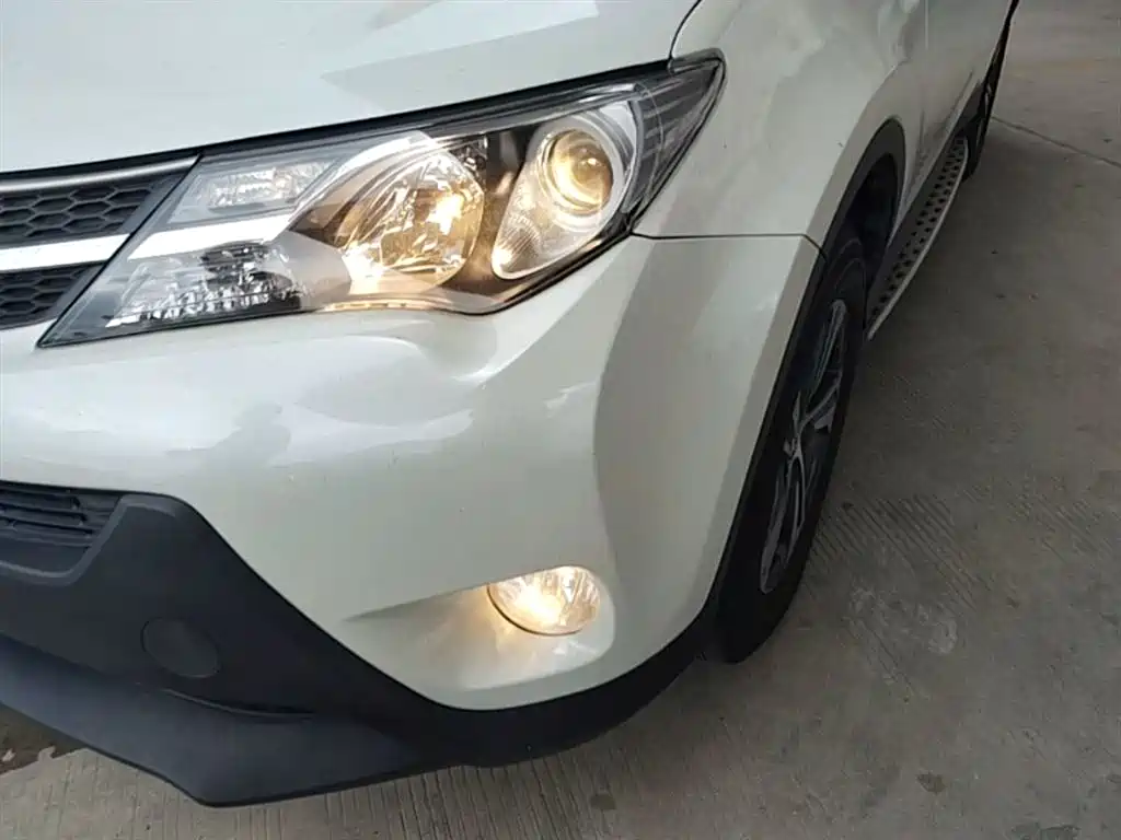 Toyota RAV4 Rongfang 2015 2.0L CVT 2WD Trend Edition фото 24