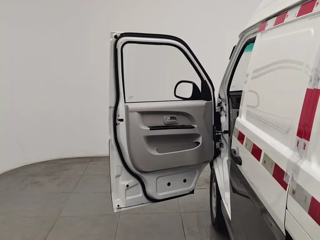 Jinbei New Hiace X30L 2024 2023 1.5L Super Comfort Van 2/5-seater Non-AC Version SWC15M