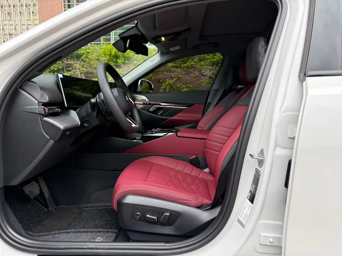 BMW 5 Series 2025 530Li Premium M Sport Package фото 7