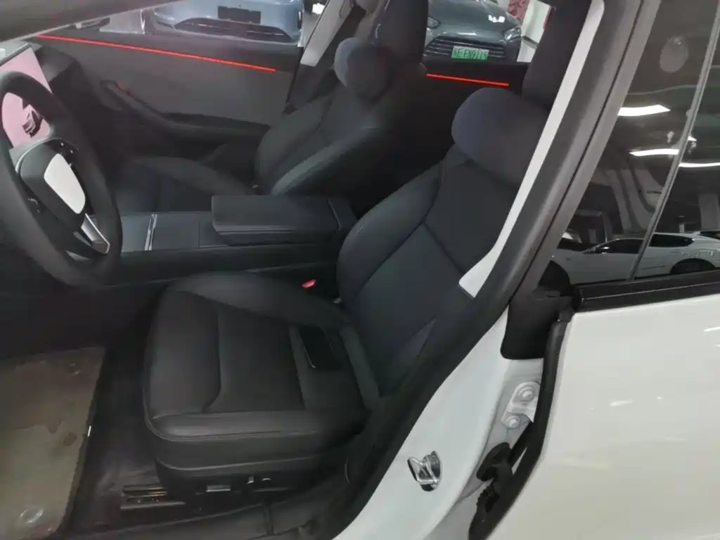 Tesla Model 3 2026 2025 Model Year Facelift Rear-Wheel Drive