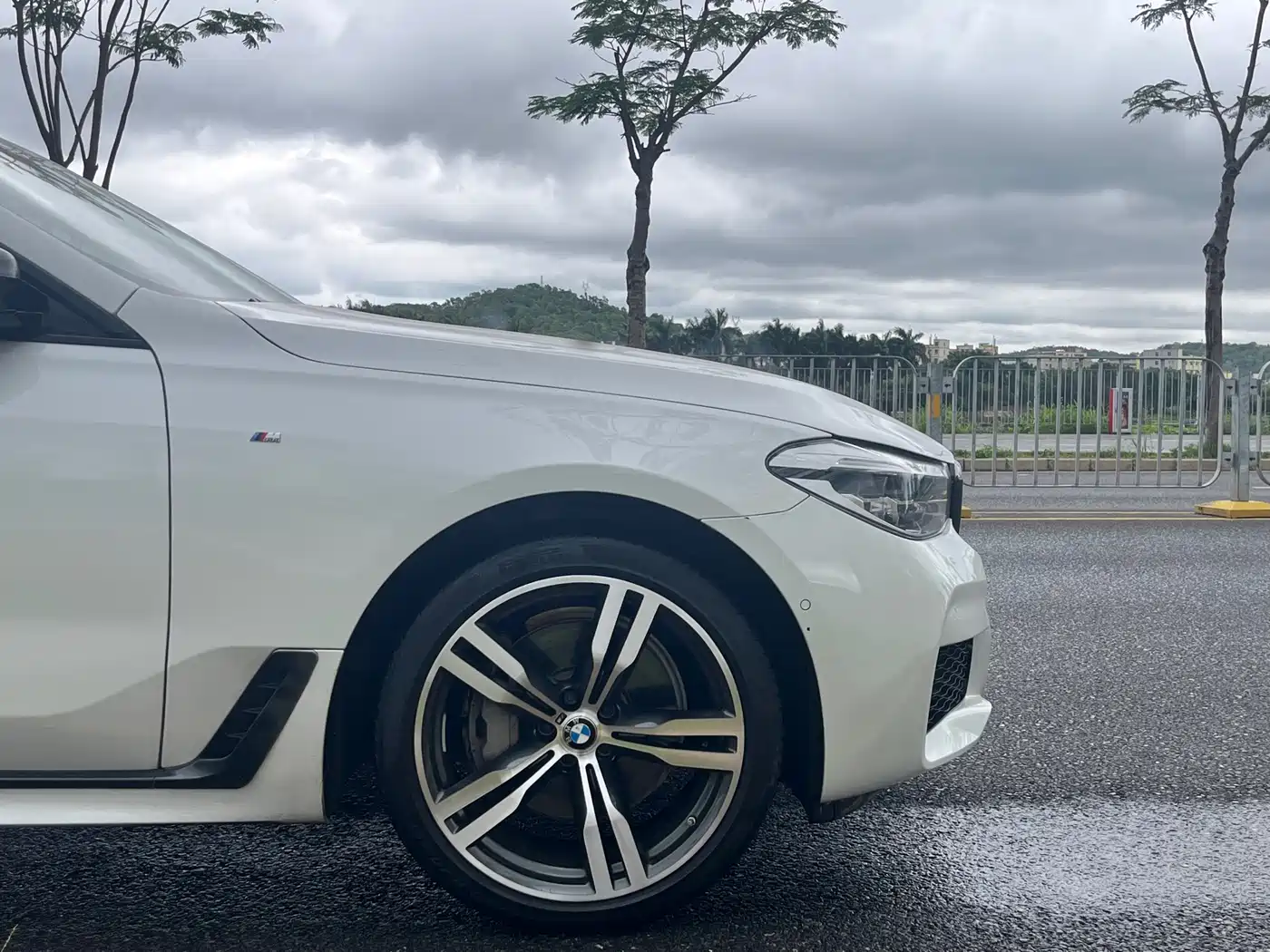BMW 6 Series GT 2018 640i xDrive M Sport Package фото 9