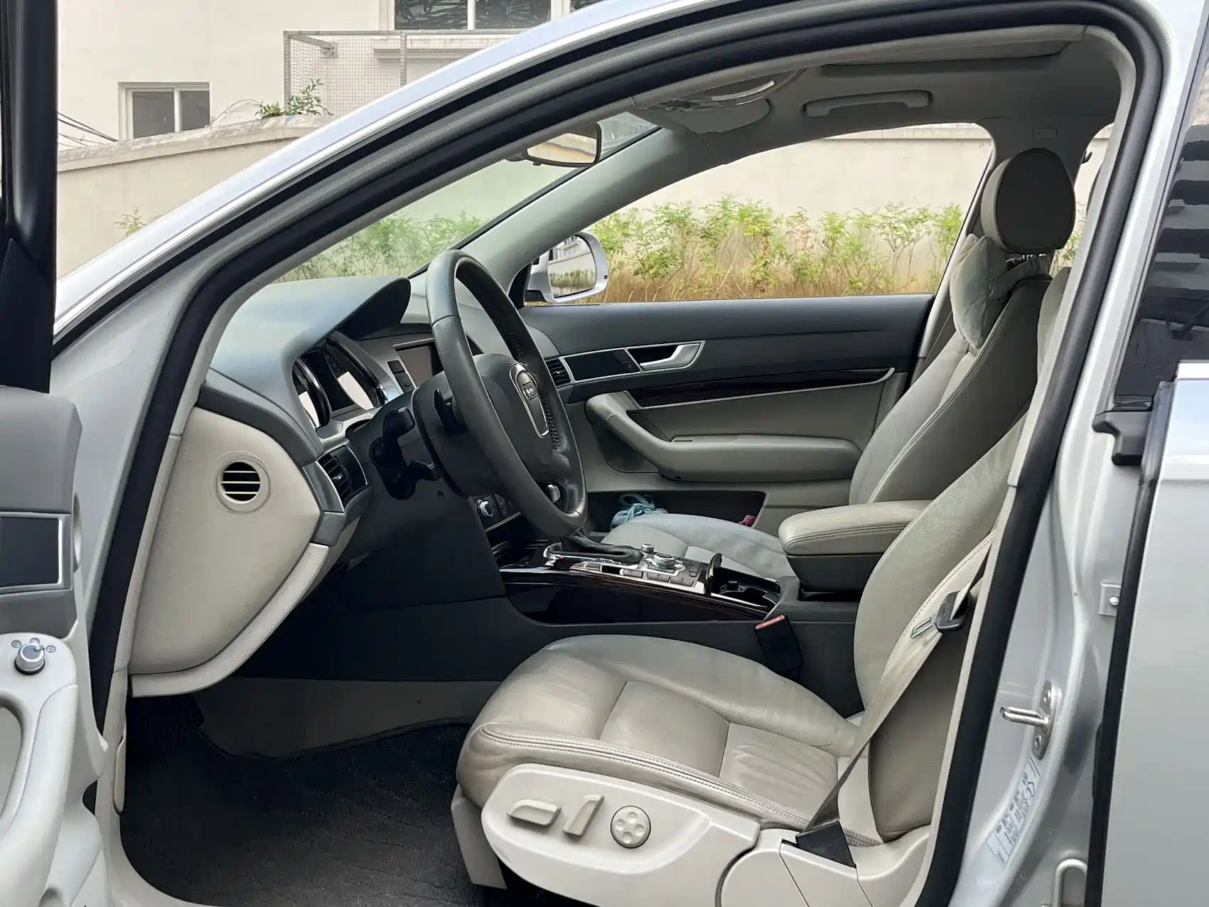 Фото 4 - Audi A6L