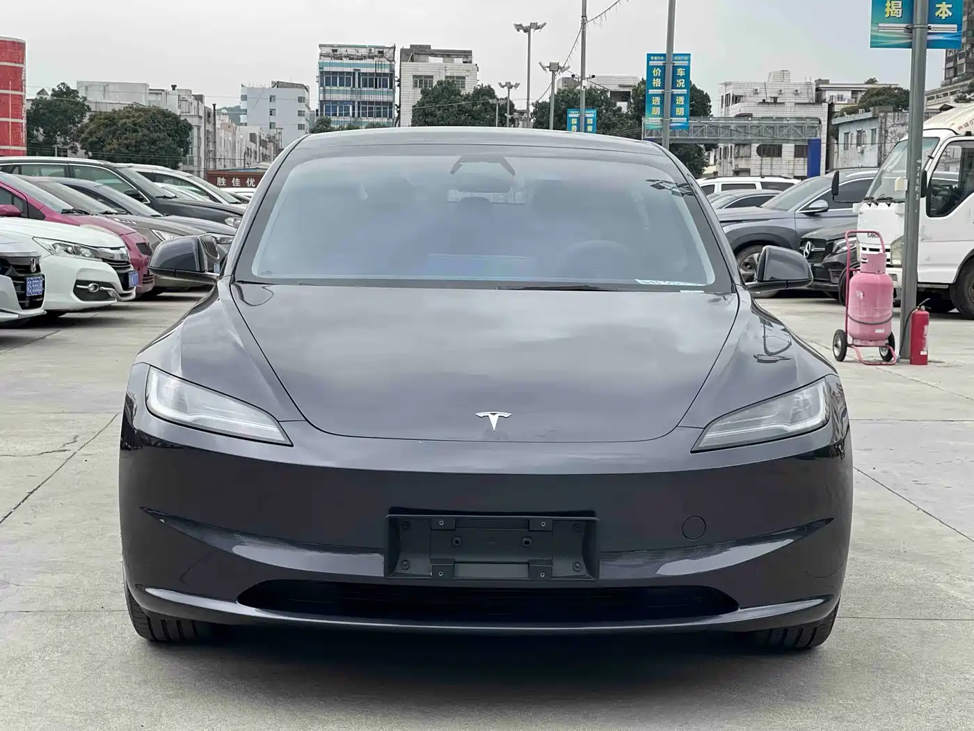 TESLA MODEL 3