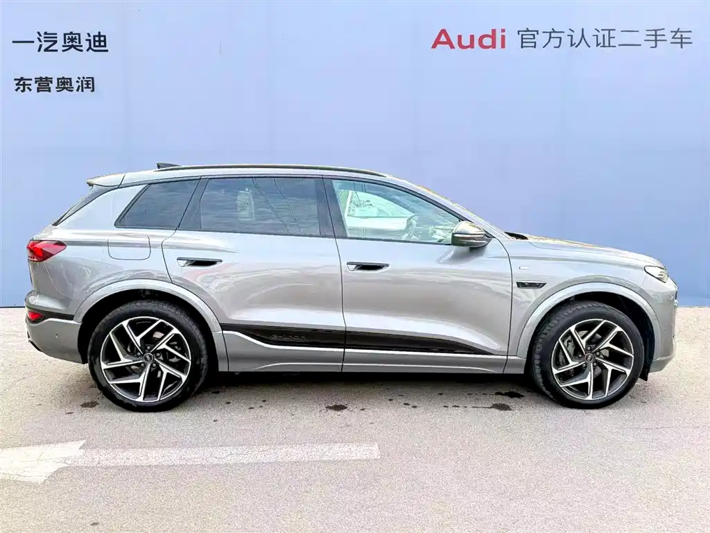 AUDI Q6L E TRON
