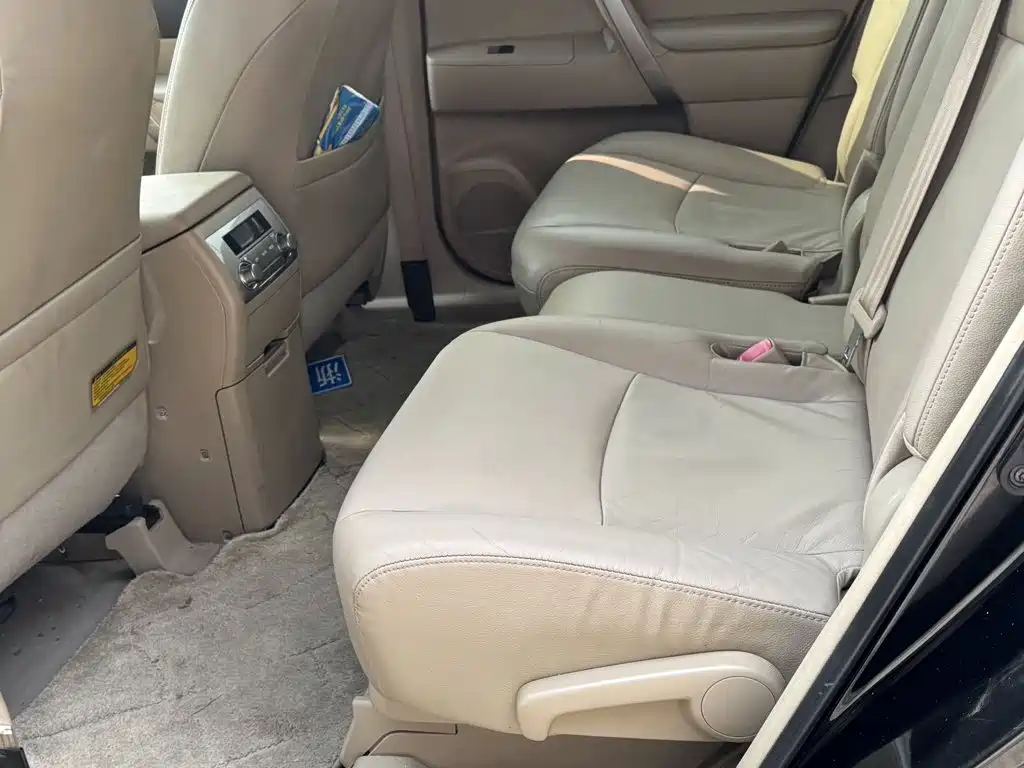 Фото 17 - Toyota Highlander