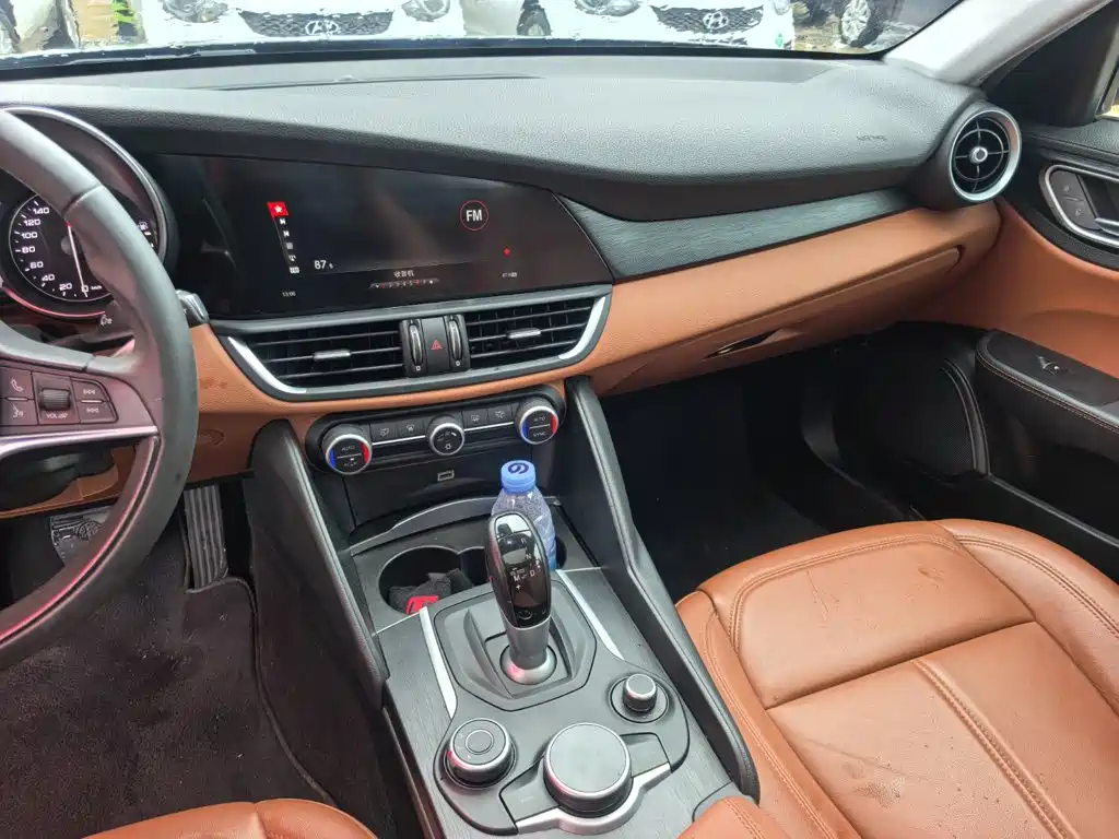 Alfa Romeo Giulia 2018 2017 2.0T 280HP Luxury Edition