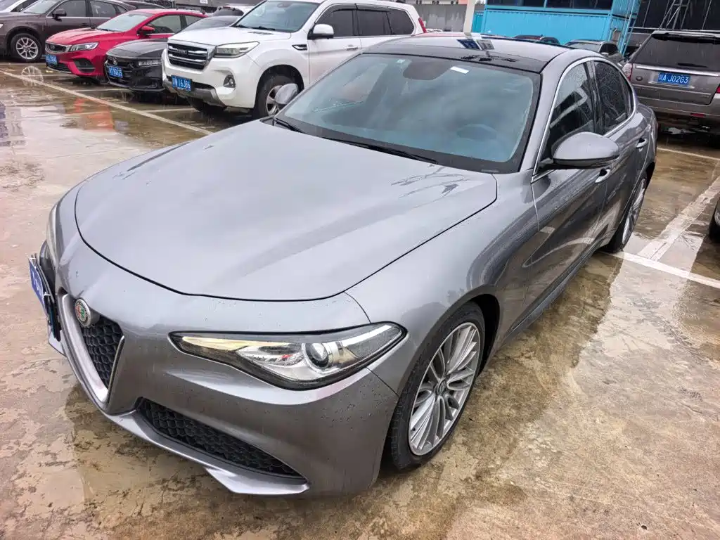 Alfa Romeo Giulia 2018 2017 2.0T 280HP Luxury Edition