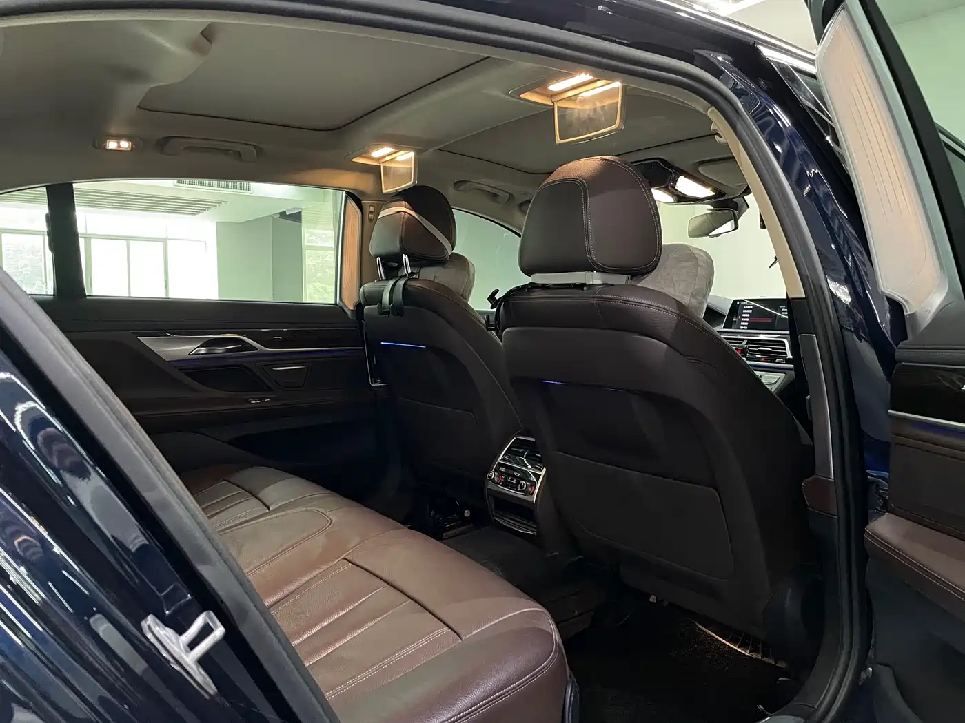 BMW 7 Series 2016 730Li Leading фото 14