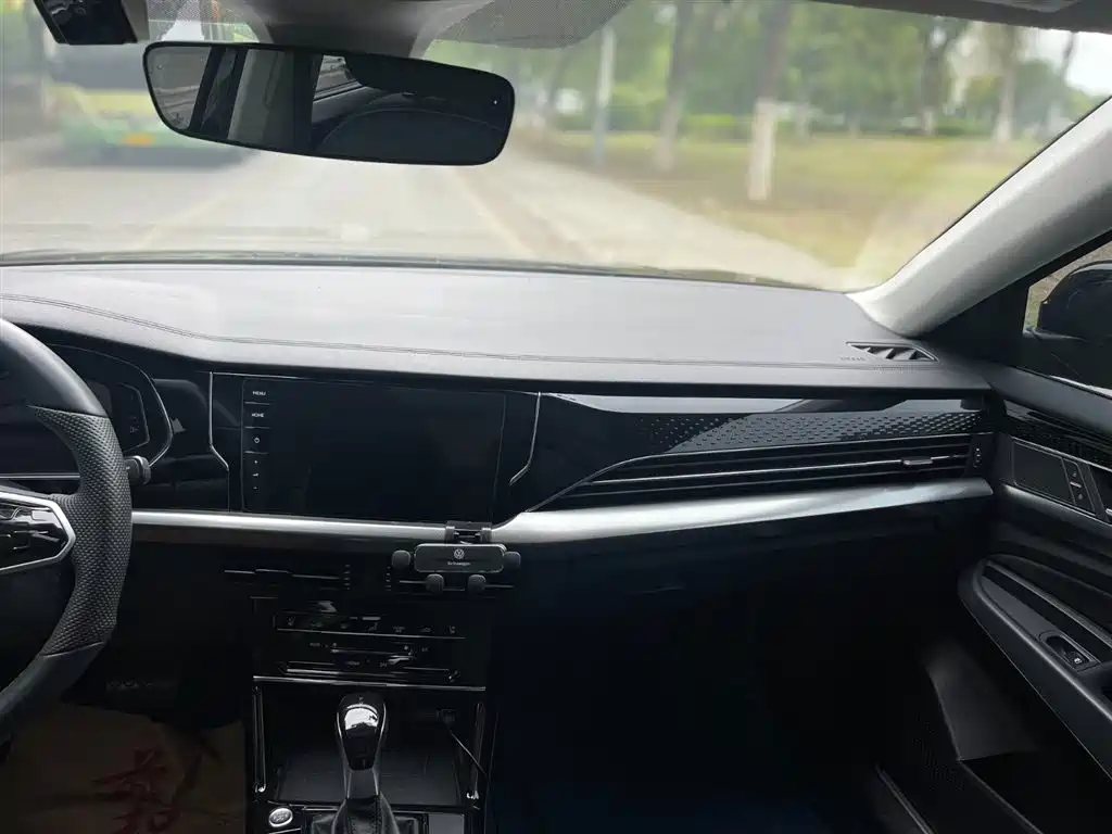 Photo 15 - Volkswagen Passat
