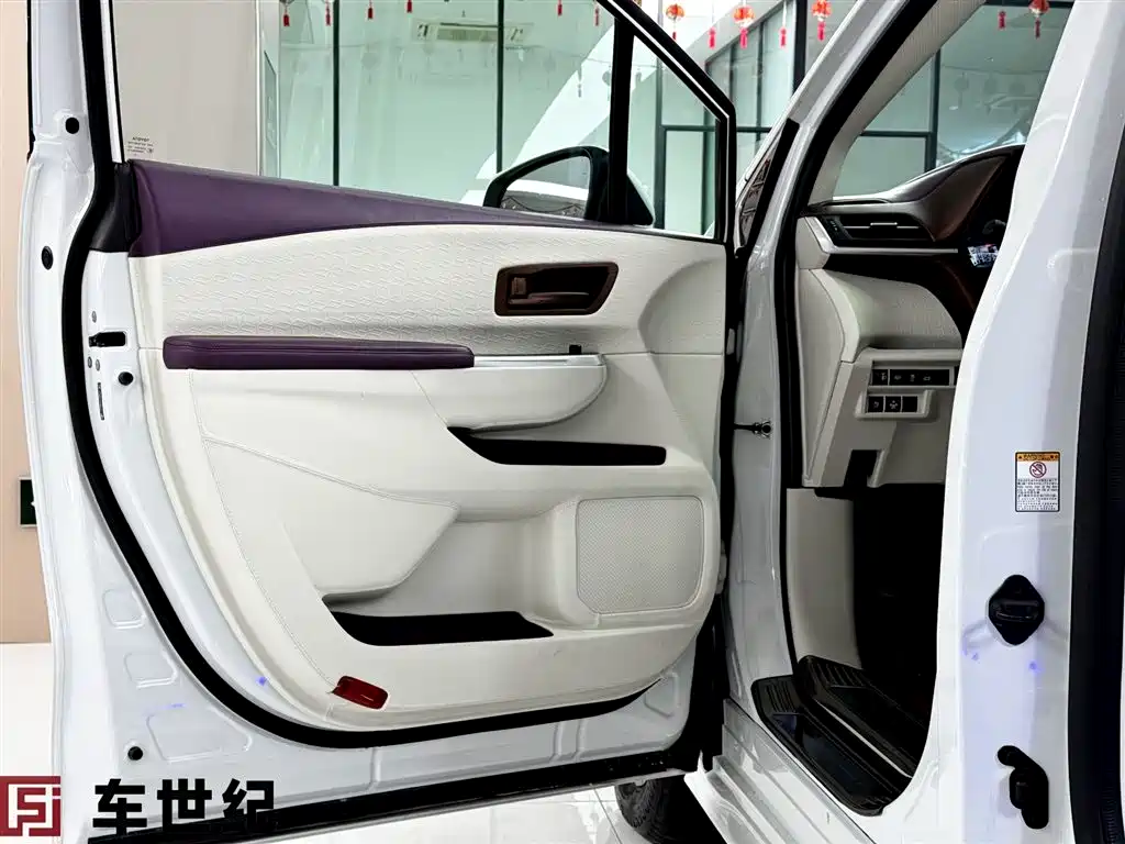 Toyota Sienna 2026 Model 2.5L Hybrid 2WD Comfort Edition фото 2