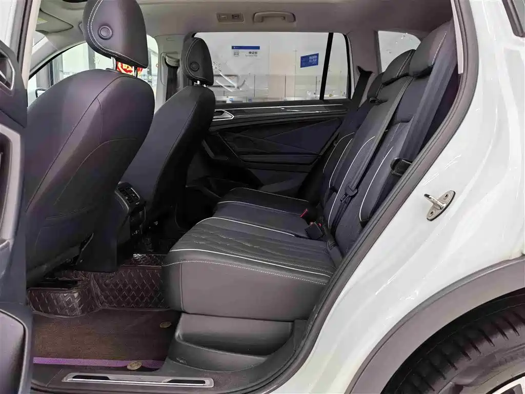 Volkswagen Tiguan L 2022 330TSI Auto 2WD R-Line Premium Edition фото 11
