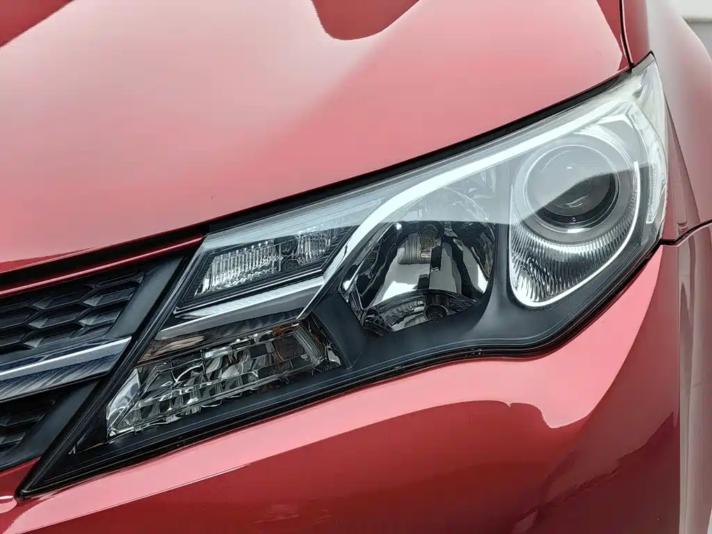 Фото 7 - Toyota RAV4