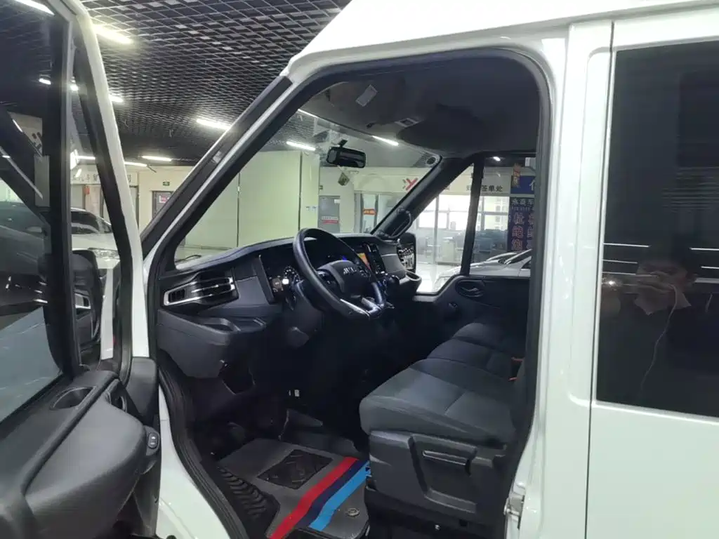 Jiangling JMC Fushun 2024 2023 2.0T Manual Short Wheelbase Medium Roof Commercial Multi-Purpose Vehicle 6-Seater
