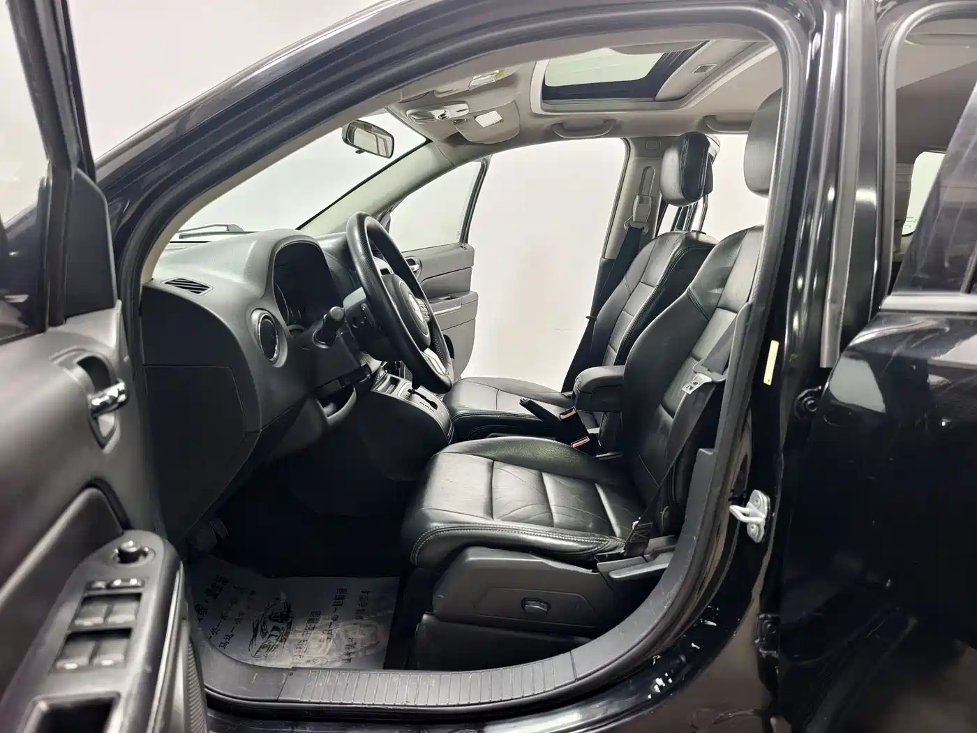 Jeep Compass (Import) 2012 2012 2.4L AWD Urban Edition