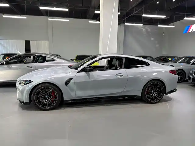 BMW M4 2024 BMW M4 Coupe M xDrive Competition — фото 3