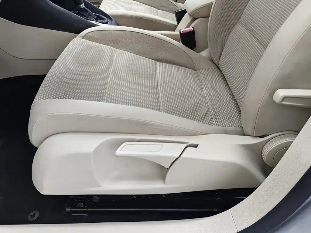 Volkswagen Golf 2010 2011 Model 1.6 Automatic Comfort