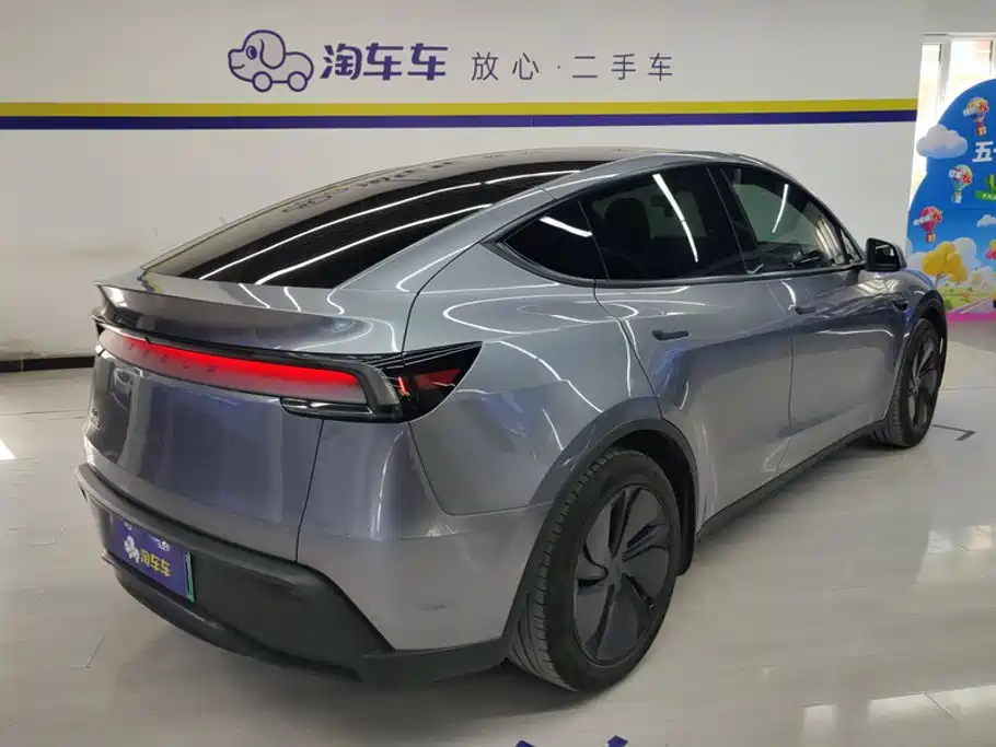 Photo 3 - Tesla Model Y