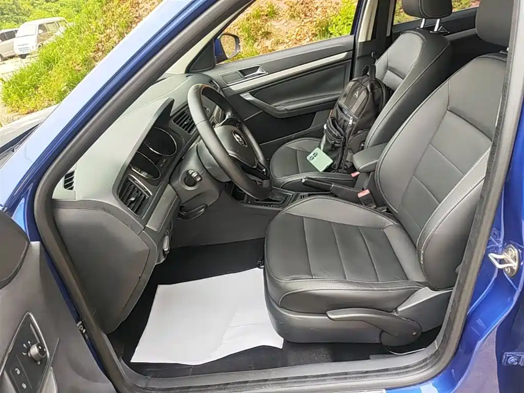 Volkswagen Lavida Tour 2015 1.6L Automatic Comfort Edition фото 15